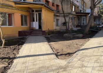 Covor asfaltic și amenajarea a 96 de locuri de parcare, pe strada Tipografiei