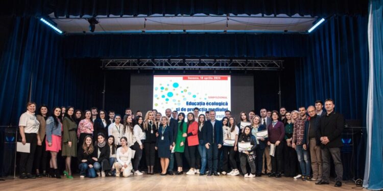 100 de cadre didactice, studenți și elevi, la USV, la un simpozion dedicat educației ecologice și protecției mediului