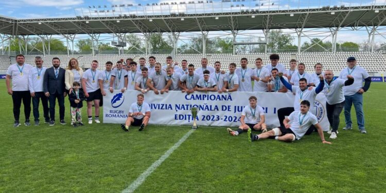 Valentin Croitoru, elev la LPS Suceava, campion național în aceeași zi și la rugby, și la handbal (Foto)