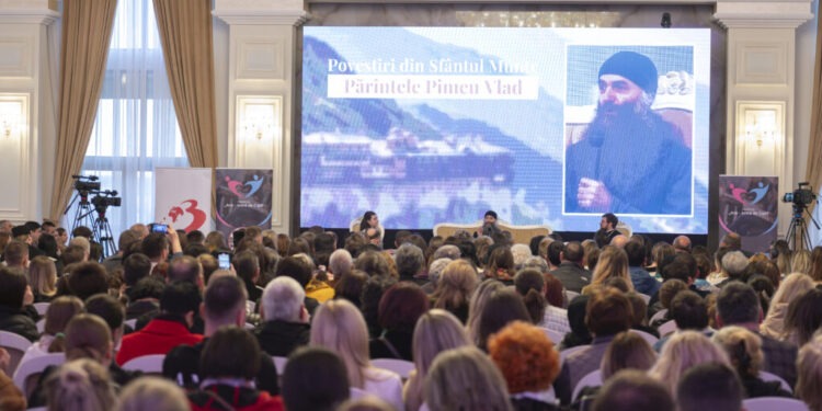 Sute de oameni de toate vîrstele, la o întîlnire cu părintele stareț Vlad Pimen, viețuitor pe Muntele Athos, organizată de ASCOR Suceava, Protopopiatul Suceava 1 și Fundația ”Ana – inimă de copil” (Foto)