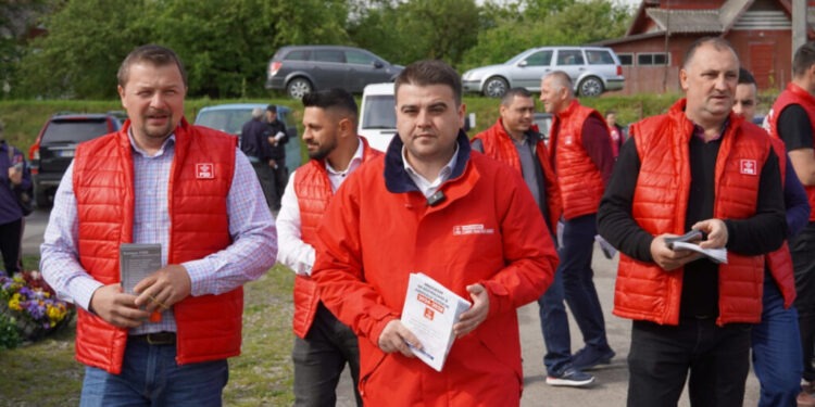 Gheorghe Șoldan și George Gemănari, în piață la Stulpicani: Am vorbit despre planurile noastre de dezvoltare atît pentru Stulpicani, cît și pentru întreg județul Suceava
