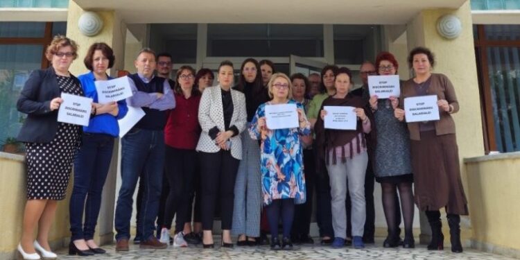 Angajații APM Suceava, protest, pentru că măririle salariale promise nu s-au mai făcut. Actele s-au împotmolit la Camera Deputaților