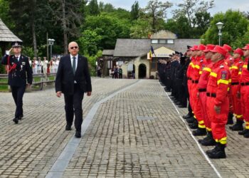 Drapelul de Luptă al Inspectoratului pentru Situații de Urgență ”Bucovina” Suceava a fost decorat cu Ordinul ”Bărbăție și credință în grad de Cavaler”. Pompierii suceveni au fost felicitați de Raed Arafat