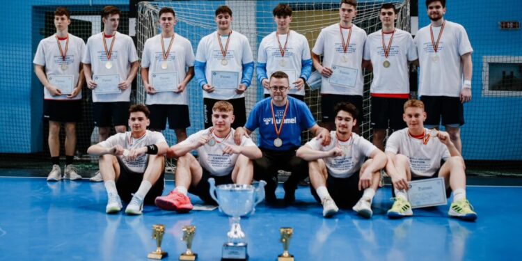 Echipa de handbal masculin-liceu a LPS Suceava, cîștigătoarea Olimpiadei Naționale a Sportului Școlar