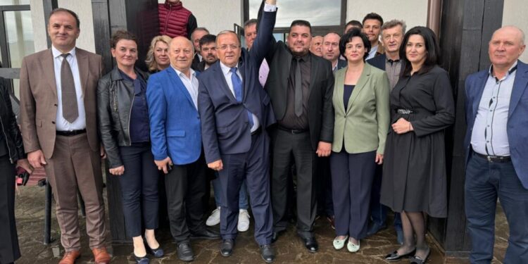 Adrian Grigoraș, proprietarul unei carmangerii, candidatul PNL pentru Primăria Coșna. Gheorghe Flutur: Coșna poate deveni furnizor de dulcețuri, compoturi, sucuri naturale de fructe, ciuperci și preparate din fructe de pădure, care să fie folosite de pensiuni