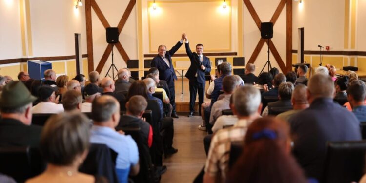 Gheorghe Flutur, la Dorna Arini, alături de primar: Pentru mine, ca președinte PNL la Suceava, Andrei Mazăre este o carte de vizită a administrației liberale cu care mă mîndresc în fiecare localitate din județ