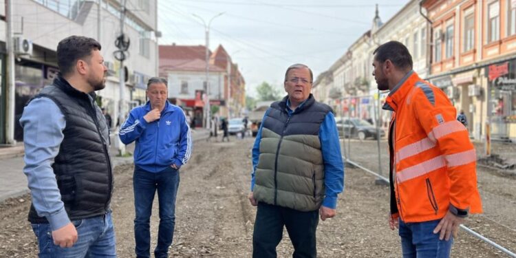 Gheorghe Flutur, din nou la Rădăuți, pentru a vedea cum merg lucrările de modernizare a zonei centrale