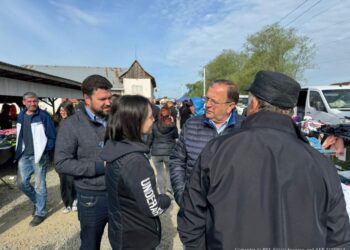 Gheorghe Flutur, în Piața auto de la Rădăuți: Au fost aprecieri și mulțumiri legate de Autostrada A7 care va veni spre Siret, oamenii sînt optimiști și așteptă cu nerăbdare construcția acestei autostrăzi