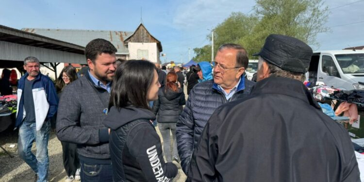 Gheorghe Flutur, în Piața auto de la Rădăuți: Au fost aprecieri și mulțumiri legate de Autostrada A7 care va veni spre Siret, oamenii sînt optimiști și așteptă cu nerăbdare construcția acestei autostrăzi