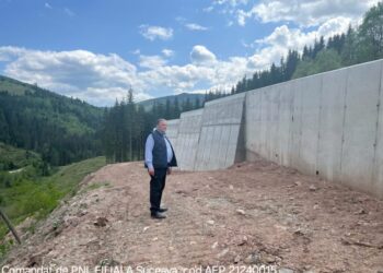 A început turnarea primului strat de asfalt pe drumul Mălini – Borca. Proiectul este finanțat de Consiliul Județean Suceava. Gheorghe Flutur: Ne propunem ca stațiunea turistică de interes local Malini să devină stațiune turistică de interes național