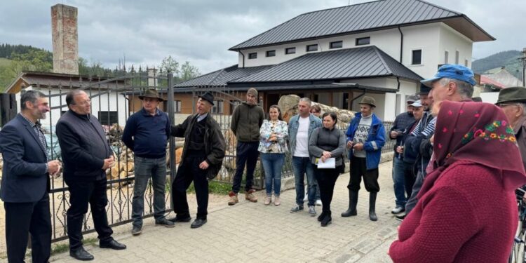 Gheorghe Flutur, la Moldova Sulița: Petru Jecalo, medic veterinar de profesie, este extrem de iubit și apreciat de oameni. Președintele PNL, la Izvoarele Sucevei: Un vot pentru Marian Mehno  înseamnă garanția dezvoltării localității