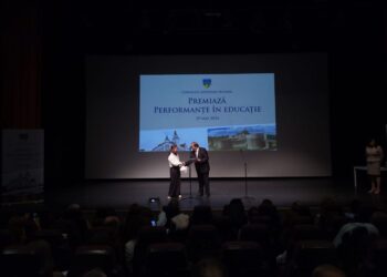 Sute de elevi suceveni cu rezultate deosebite la diferite concursuri, premiați de Consiliul Județean (Foto)