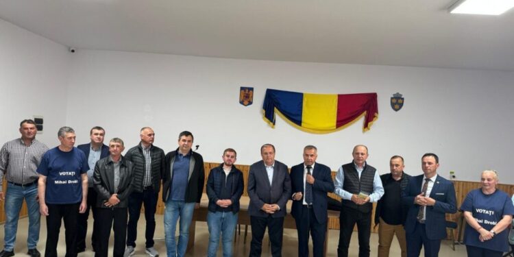 Gheorghe Flutur, la Păltinoasa, la evenimentul de lansare a candidatului pentru funcția de primar, la care au participat 300 de oameni: Sînt optimist că Mihăiță Drob va fi o mare surpriză a acestor alegeri locale