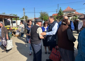 Gheorghe Flutur, în piață la Arbore: Am stat de vorbă cu peste 1.000 de oameni, le știu așteptările, iar ei își pun speranțe că în viitor vor putea fi ajutați să își vîndă mai bine produsele lor