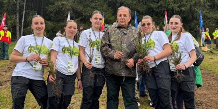 Gheorghe Flutur, la deschiderea Campionatului European al Tinerilor Silvicultori, la Colegiul Silvic din Cîmpulung Moldovenesc, al cărui elev a fost