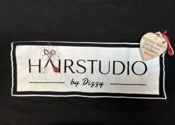 ”Hairstudio by Dizzy” Suceava ”este și un loc de socializare. (…) Nu trebuie să vii doar să obții un serviciu și să pleci. Te mai întîlnești cu oamenii, mai povestești, mai schimbi idei, mai cunoști oameni noi”