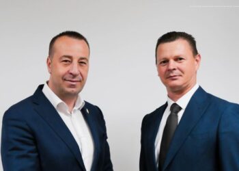 Inginerul economist Bogdan George Păstrăv, alături de candidatul PNL la Primăria Sucevei: Îl susțin pe tînărul Lucian Harșovschi, un om dedicat ”în a servi interesele orașului și ale locuitorilor săi”