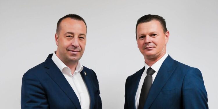 Inginerul economist Bogdan George Păstrăv, alături de candidatul PNL la Primăria Sucevei: Îl susțin pe tînărul Lucian Harșovschi, un om dedicat ”în a servi interesele orașului și ale locuitorilor săi”