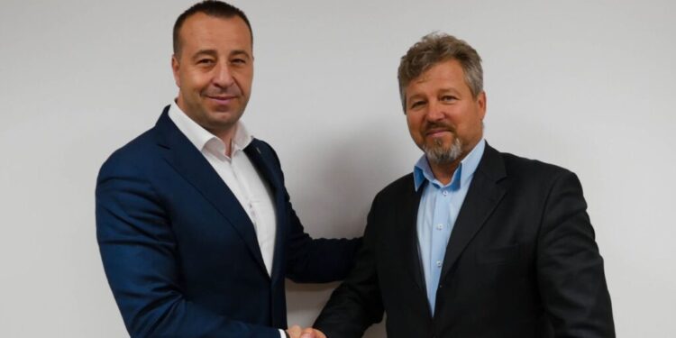 Dănuț Matei, un specialist în autovehicule rutiere, alături de Lucian Harșovschi: Îl susțin pe Lucian Harșovschi întrucît cred că este o persoană dedicată, iar realizările lui de pînă acum îl recomandă ca fiind cel mai potrivit pentru funcția de primar