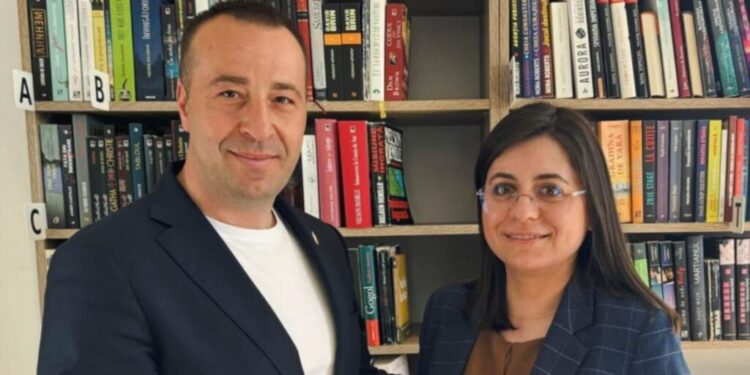 Irina Mocrei-Rebrean, o tînără care a studiat filologia și în Franța, alături de Lucian Harșovschi: Este în primul rînd un om extrem de riguros, muncitor, serios, loial și un munte motivațional, atribute de lider adevărat