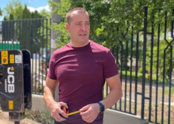 Lucian Harșovschi, candidatul PNL la Primăria Sucevei: Eu dimineața sînt la birou, pentru că am și acte de semnat, am și audiențe, dar în partea a doua a zilei, pînă spre seară, sînt pe teren. Acest lucru îmi place și-l voi face în continuare