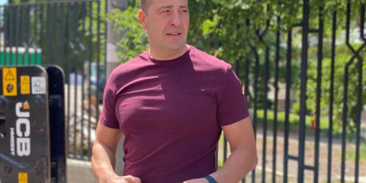 Lucian Harșovschi, candidatul PNL la Primăria Sucevei: Eu dimineața sînt la birou, pentru că am și acte de semnat, am și audiențe, dar în partea a doua a zilei, pînă spre seară, sînt pe teren. Acest lucru îmi place și-l voi face în continuare