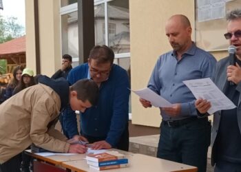 174 de elevi suceveni, la Șaru Dornei, la Mica Olimpiadă de Istorie Clio. Premiile au constat în bani, obținuți din sponsorizări, și în cărți oferite de profesorul universitar doctor VirgiliuȚârău (Foto)