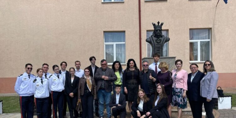 Elevi de Liceului Tehnologic ”Ion Nistor” din Vicovu de Sus, rezultate foarte bune la faza județeană a Sesiunii de referate și comunicări științifice la istorie