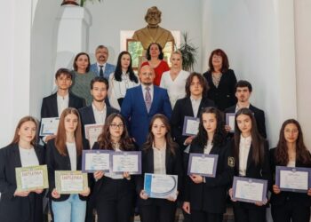 Elevii Colegiului Național ”Eudoxiu Hurmuzachi” Rădăuți, la olimpiadele naționale. Conducerea spune că au fost obținute cele mai valoroase rezultate din istoria recentă a colegiului