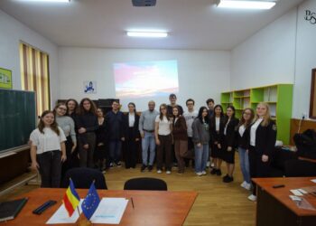 Colegiul Național ”Eudoxiu Hurmuzachi”, gazdă a unei sesiunei a Parlamentului European al Tinerilor. S-a discutat inclusiv despre dezvoltarea inteligenței artificiale