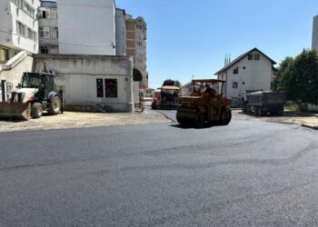 49 de locuri de parcare, amenajate în spatele blocului situat peste drum de Catedrala de pe Mărășești (Foto)