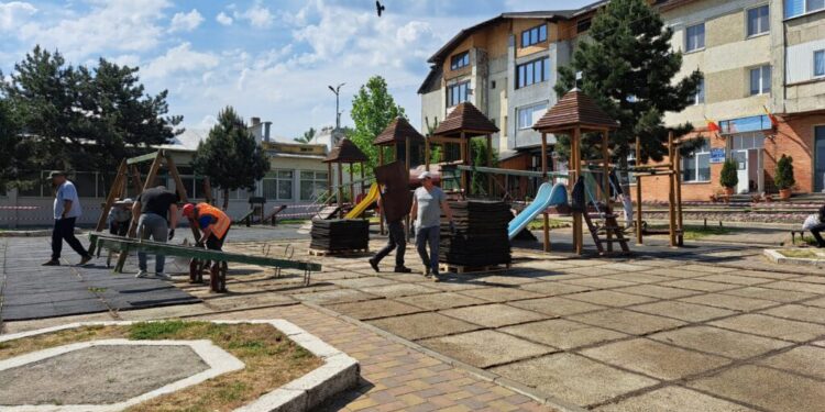 EGGER, 40.000 de euro, pentru un loc de joacă, la Siret