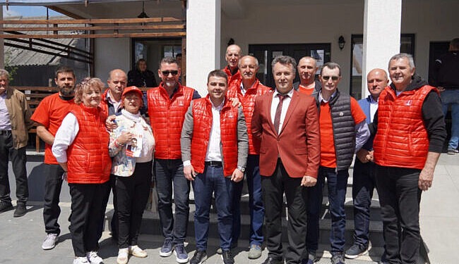 Gheorghe Șoldan, întîlnire cu alegătorii din Dornești sub cerul liber. Căminul Cultural este în renovare din 2016. Candidatul PSD pentru funcția de primar este Vasile Săndel Cazacu, fost viceprimar