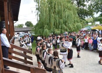 Slujbe religioase și spectacole, de Izvorul Tămăduirii, la Liteni