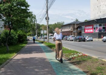 Serviciul de închiriere a trotintelor a fost reluat. Tarifele au rămas aceleași: 50 de bani pentru pornire și 40 de bani minutul de folosire. Închirierea trotinetelor se face doar prin intermediul Aplicației Suceava EcoRide