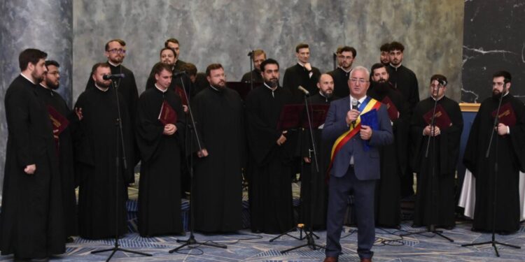 ”Seara valorilor sucevene”, eveniment dedicat ”oamenilor care fac bine”. Au fost premiați preoți care îngrijesc bătrîni la Mănăstirea Bogdănești, preoți care slujesc în centrele de neuropsihiatrie, medici, profesori, antrenori de handbal și de rugby (FOTO)