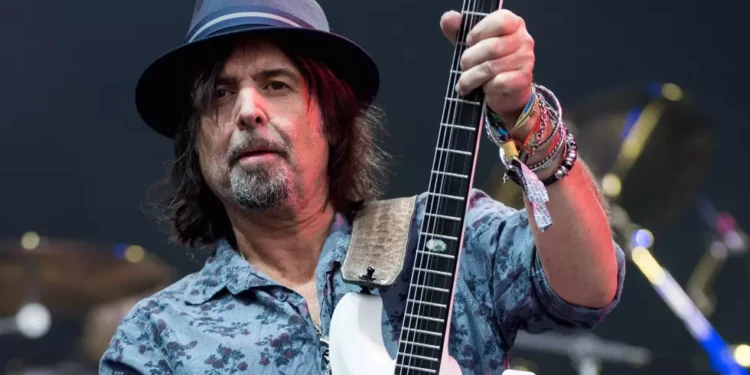 Philip Anthony Campbell, fost chitarist la Motörhead, vine la Cetatea de Rock a Sucevei