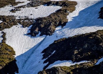 Voucherele de vacanță, un mare plus pentru economia românească. Petru Ariciuc, de la site-ul dornaecoturism.ro: Au încurajat lumea să cunoască țara și să plece în concedii. Munții Rodnei oferă un peisaj deosebit