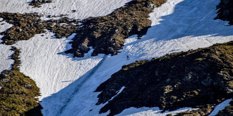 Voucherele de vacanță, un mare plus pentru economia românească. Petru Ariciuc, de la site-ul dornaecoturism.ro: Au încurajat lumea să cunoască țara și să plece în concedii. Munții Rodnei oferă un peisaj deosebit