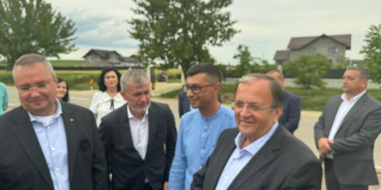 Nicolae Ciucă, Gheorghe Flutur și Valeriu Iftimie, discuții la Vîrfu Cîmpului despre finalizarea lucrărilor de la barajul de pe Siret, terminate în proporție de 90%