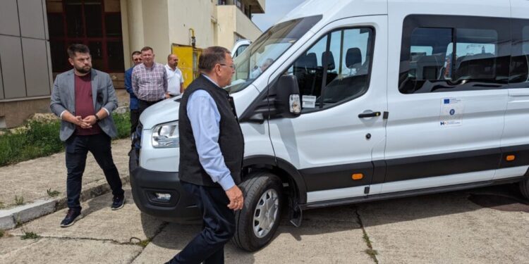 Autobuze electrice cu autonomie de 200 de kilometri, pentru transportul elevilor din 26 de localități sucevene