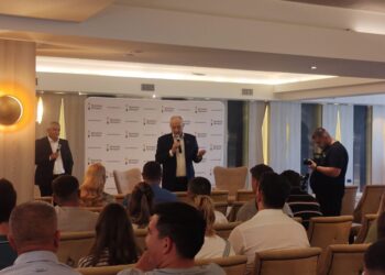 Mircea Geoană, după întîlnirea cu fermierii suceveni, pentru Radio Top: Cred că ar trebui să învățăm să ne apărăm interesele cu mai multă fermitate și mai mult profesionalism