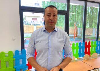 Pentru grădinița de la Școala 1 Suceava există, deja, autorizație de construire. Pentru Grădiniță cu Program Prelungit din Obcini sînt în curs de obținere avizele de la ISU și de la Poliție. Grădinița din Ițcani va avea patru săli de grupă