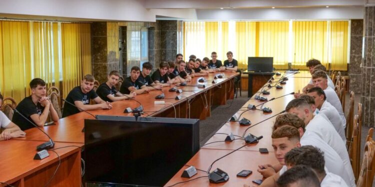 Primăria Suceava a premiat tineri rugbyști și handbaliști care au obținut rezultate deosebite la campionatele naționale