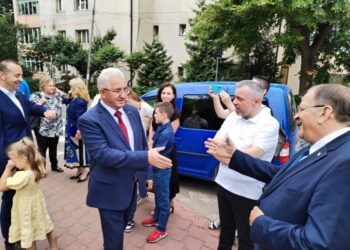 Gheorghe Flutur, susținut de liberali pentru a rămîne în fruntea Organizației Județene Suceava. Primarul PNL al Sucevei, Ion Lungu, criticat de mai mulți liberali pentru că ar fi trădat partidul și pentru declarațiile făcute, astăzi, în care a pus vina pierderii alegerilor în cîrca lui Lucian Harșovschi