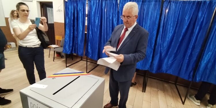 Ion și Luminița Lungu, împreună la urne. Primarul Sucevei: Am votat pentru un oraș frumos, modern și prietenos (Foto)
