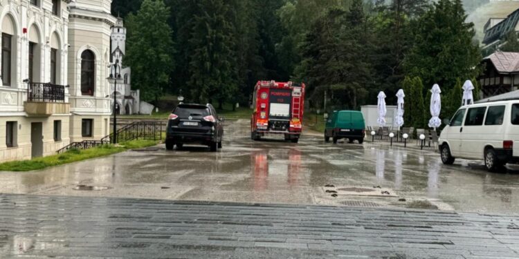 Ploile abundente căzute la Vatra Dornei au inundat demisolul Cazinoului Băilor