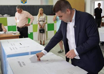 Gheorghe Șoldan și soția sa au votat la Cajvana, localitatea natală a candidatului PSD pentru președinția Consiliului Județean (Foto)