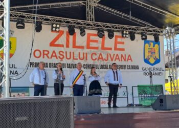 A X-a ediție a Festivalului folcloric „Din stejar, stejar răsare”, la final. Număr record de participanți și invitați din Bucovina, Maramureș și Ardeal. La final, Alexandra Stan și un impresionant foc de artificii (Foto)