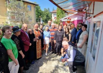 Victoria Hrețiuc, din Vatra Dornei, a împlinit 100 de ani. Doamna Hrețiuc a adus pe lume opt copii, de pe urma cărora are 17 nepoți, 23 de strănepoți și doi stră-strănepoți